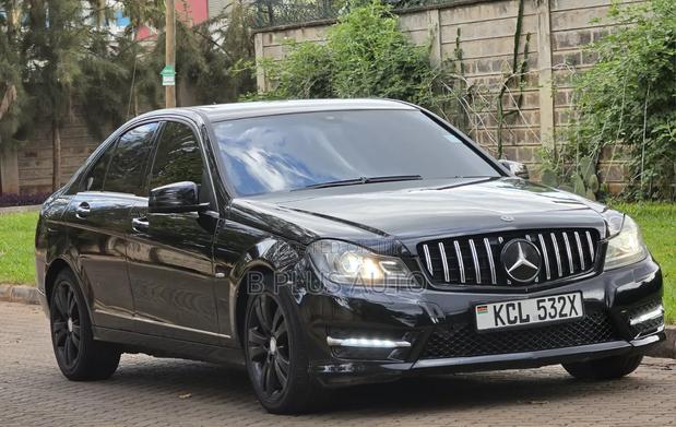 Mercedes-Benz C200 2010 Black