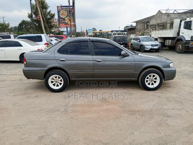 Nissan Sunny 2003 Silver