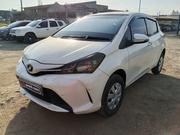 Toyota Vitz 2015 White for sale