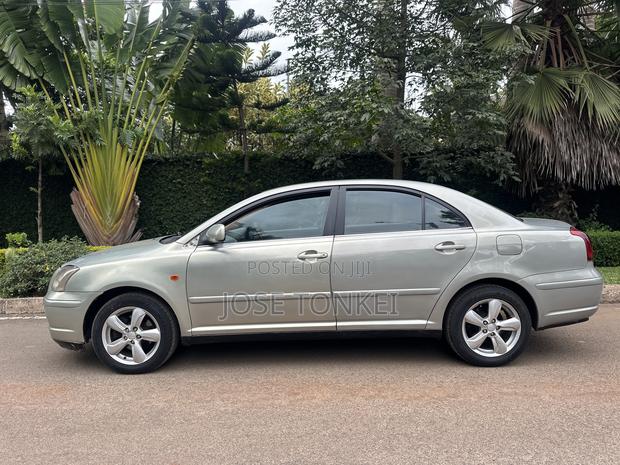 Toyota Avensis Liftback 2004 Gray