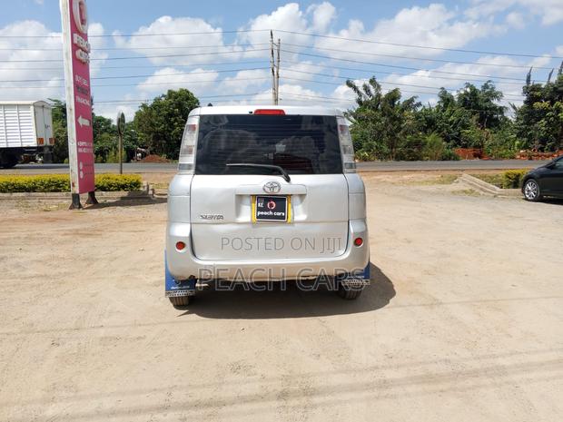 Toyota Sienta 2011 Silver