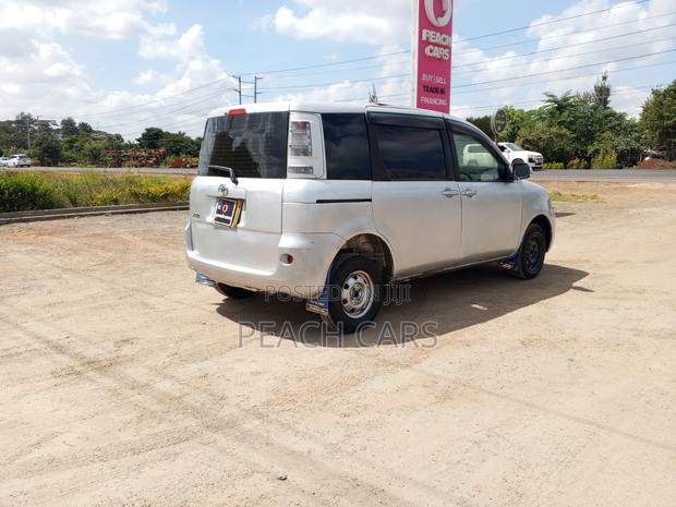 Toyota Sienta 2011 Silver