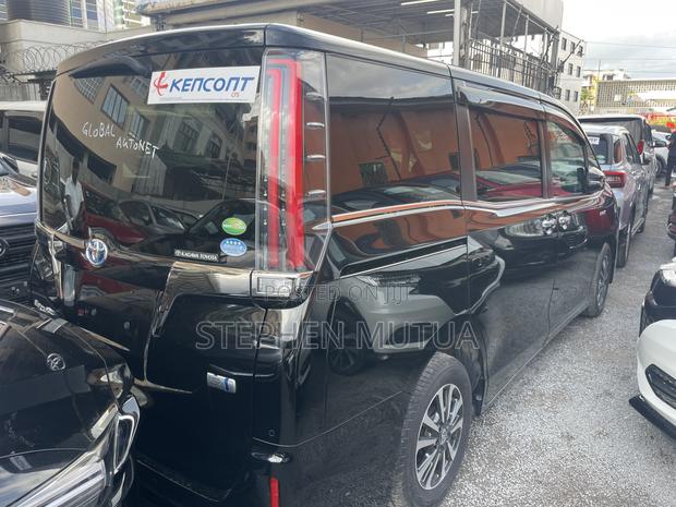 Toyota Esquire 1.8 FWD Hybrid (7 seater) 2019 Black