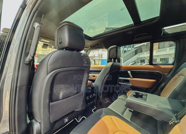 Land Rover Defender SE 2022 Gray