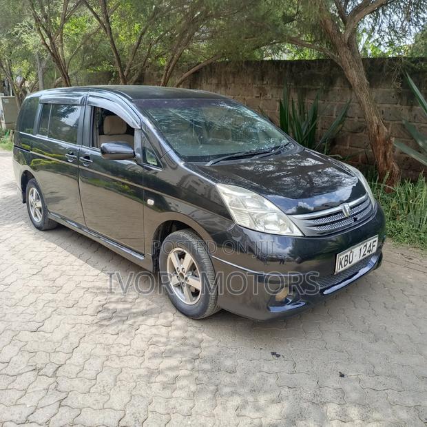 Toyota ISIS 2006 Black