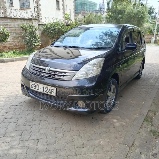 Toyota ISIS 2006 Black