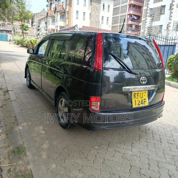 Toyota ISIS 2006 Black