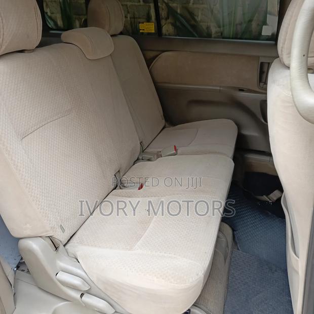 Toyota ISIS 2006 Black