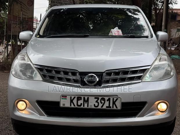 Nissan Tiida 2010 Beige