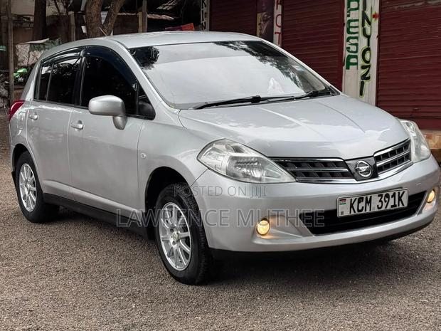 Nissan Tiida 2010 Beige