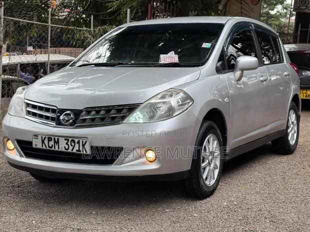 Nissan Tiida 2010 Beige