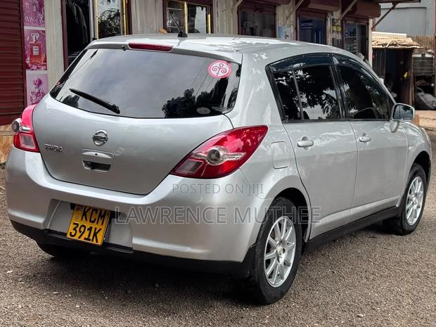 Nissan Tiida 2010 Beige