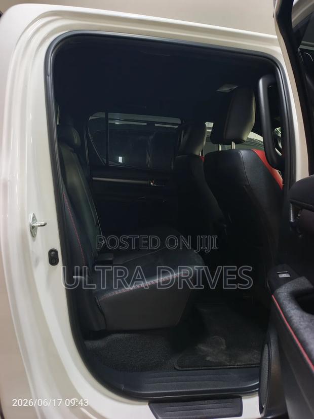 Toyota Hilux 2022 White