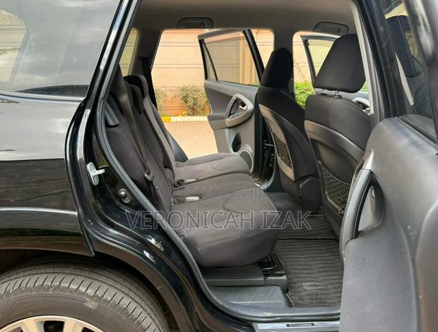 Toyota Vanguard 2012 Black