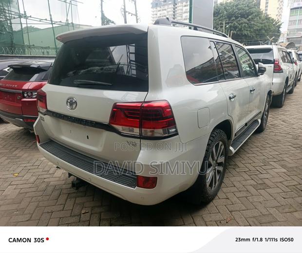 Toyota Land Cruiser 2016 Silver