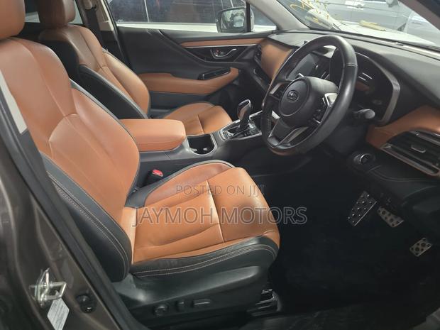 Subaru Outback 2023 Gold