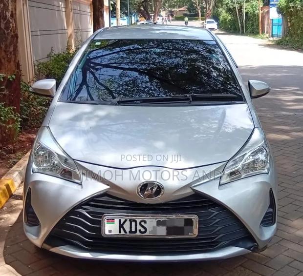 Toyota Vitz 2018 Silver
