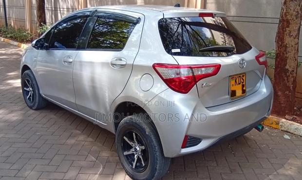 Toyota Vitz 2018 Silver