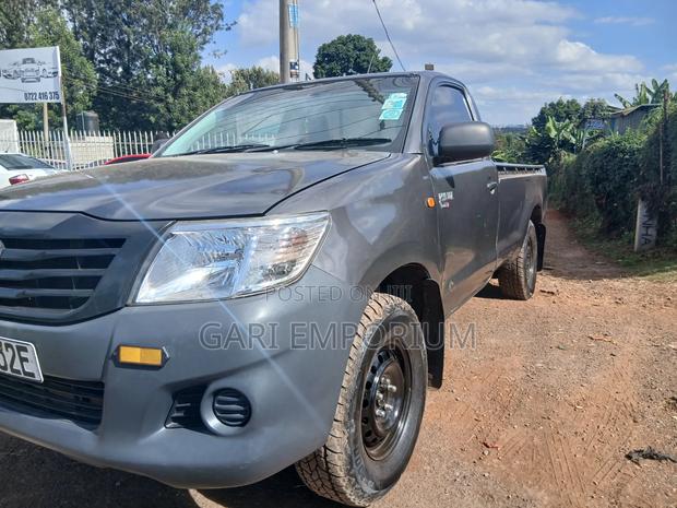 Toyota Hilux 2001 Gray