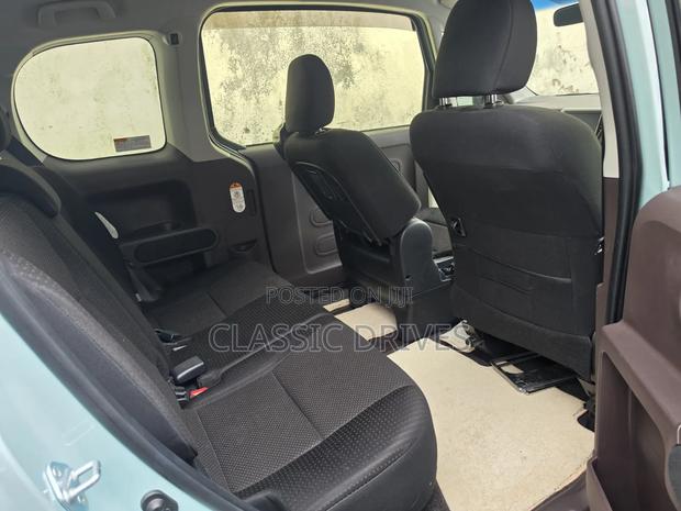 Toyota Porte 2018 Blue