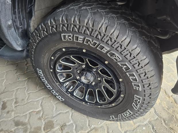 Toyota Hilux 2021 Gold