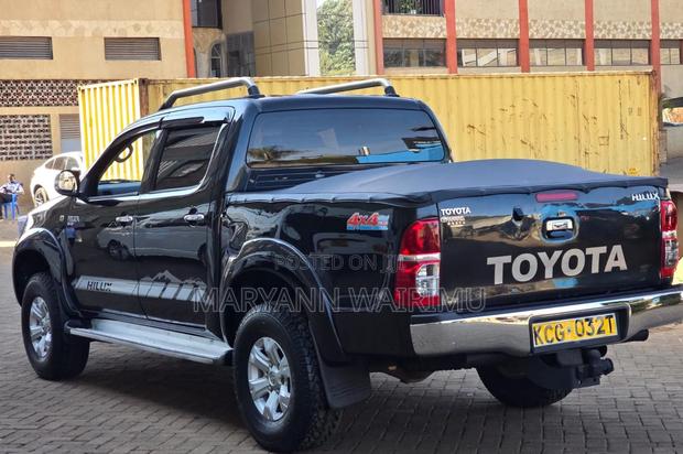 Toyota Hilux 2009 Black