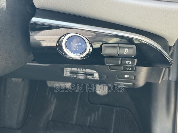 Toyota Prius 2019 White