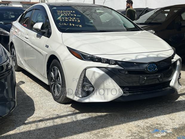 Toyota Prius 2019 White