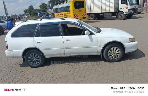 Toyota Corolla 2001 White