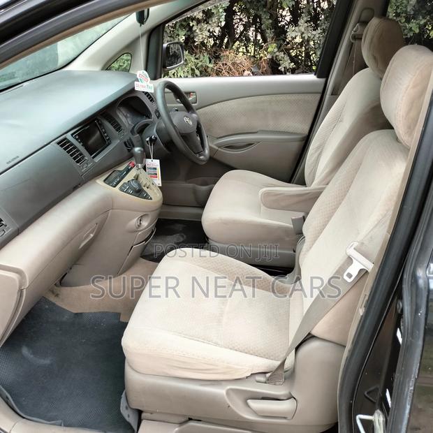 Toyota ISIS 2006 Black
