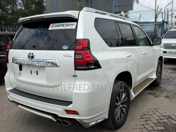 Toyota Land Cruiser Prado 2021 White