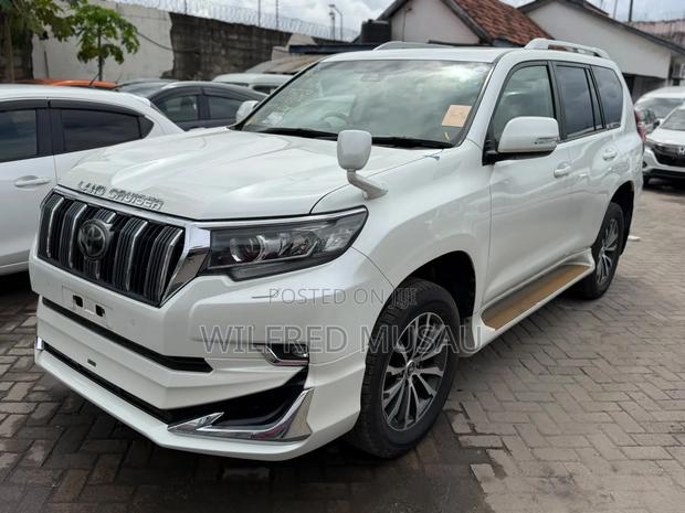 Toyota Land Cruiser Prado 2021 White