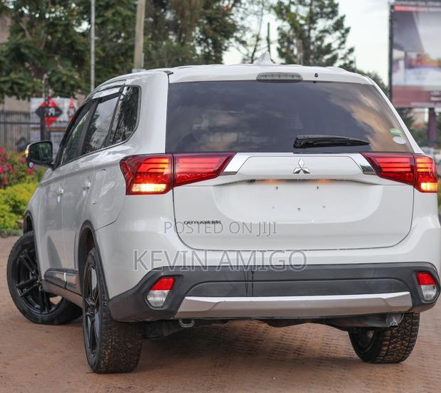 Mitsubishi Outlander 2018 White