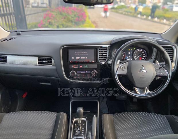 Mitsubishi Outlander 2018 White