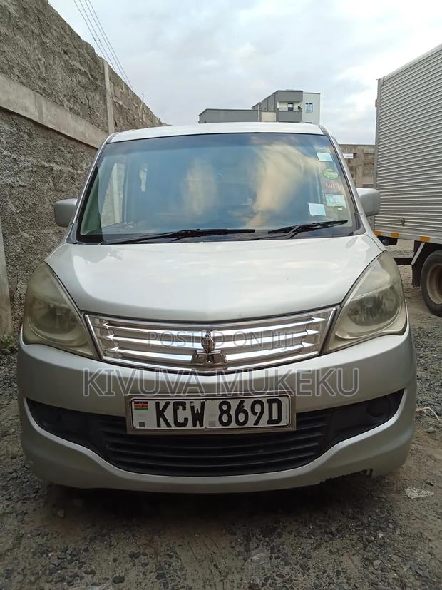 Mitsubishi SpaceWagon 2012 Silver