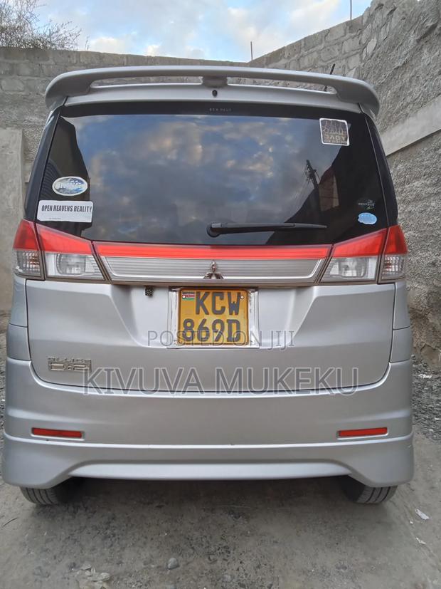 Mitsubishi SpaceWagon 2012 Silver