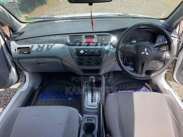 Mitsubishi Galant 2005 White