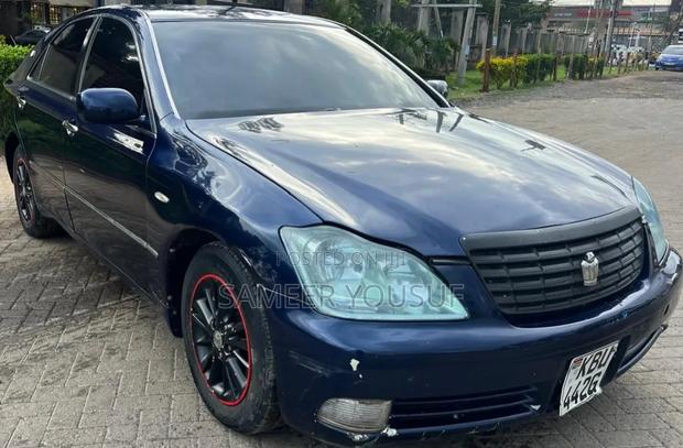 Toyota Crown Royale 2005 Blue