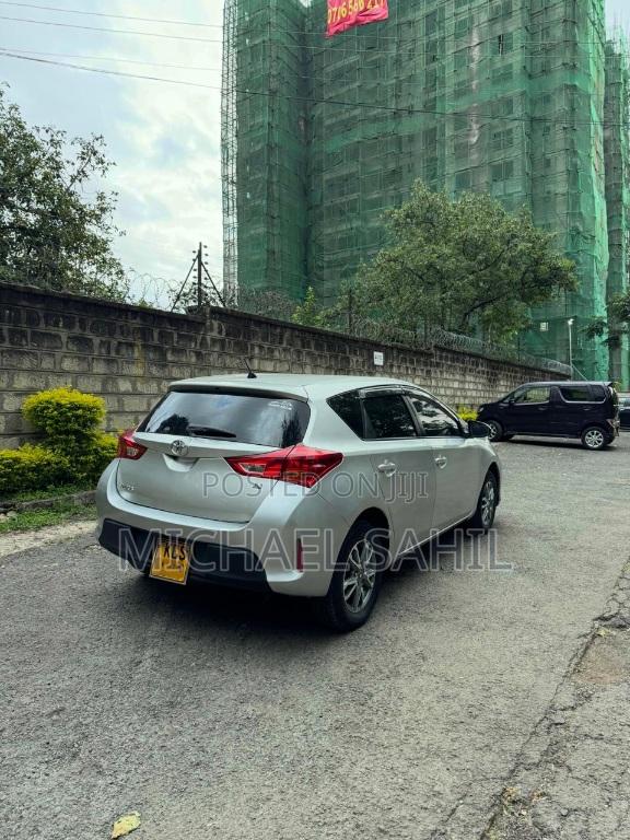 Toyota Auris 2013 Silver
