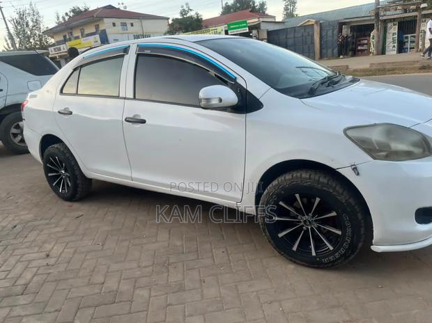 Toyota Belta 2011 White