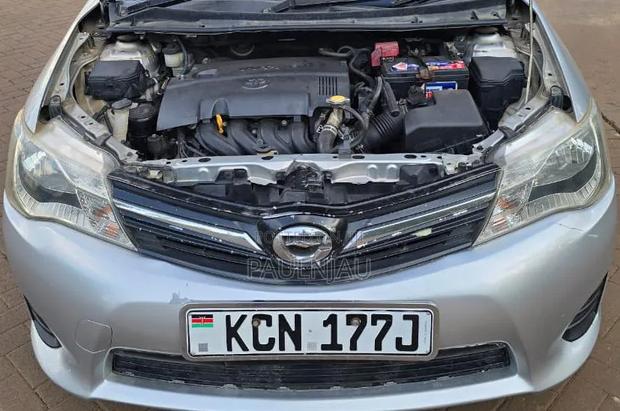 Toyota Corolla Fielder 2012