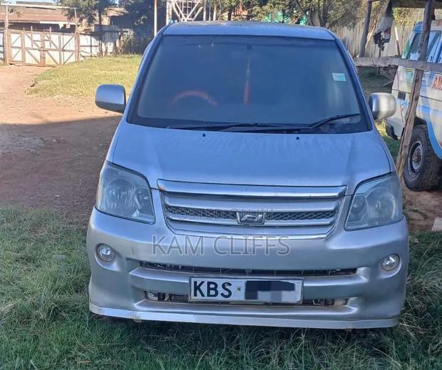 Toyota Noah 2005 Silver