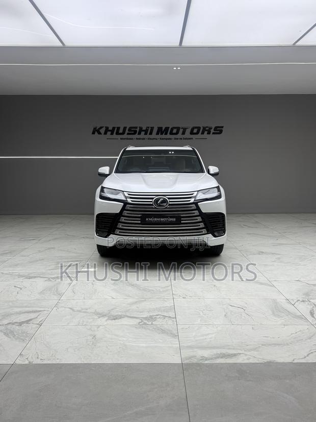 Lexus LX 500d 2022 White