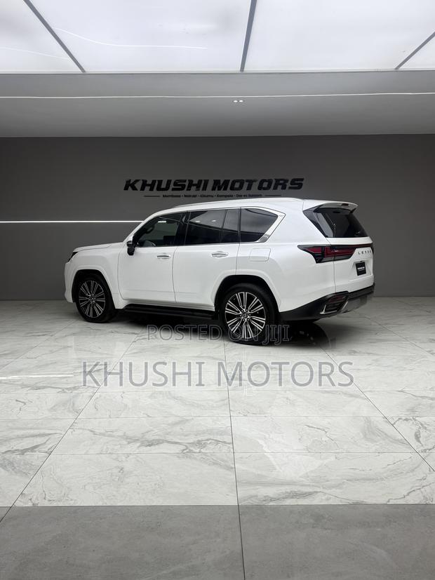 Lexus LX 500d 2022 White