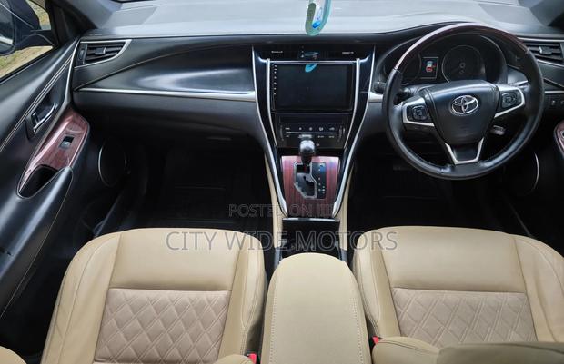 Toyota Harrier 2.0 2014 Black