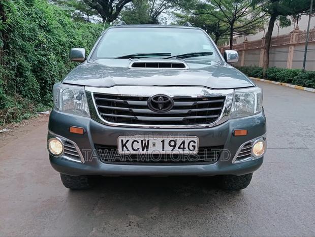 Toyota Hilux 2012 Gray