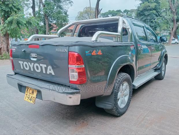 Toyota Hilux 2012 Gray