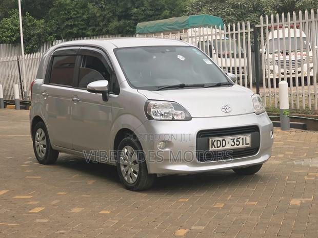 Toyota Porte 2014