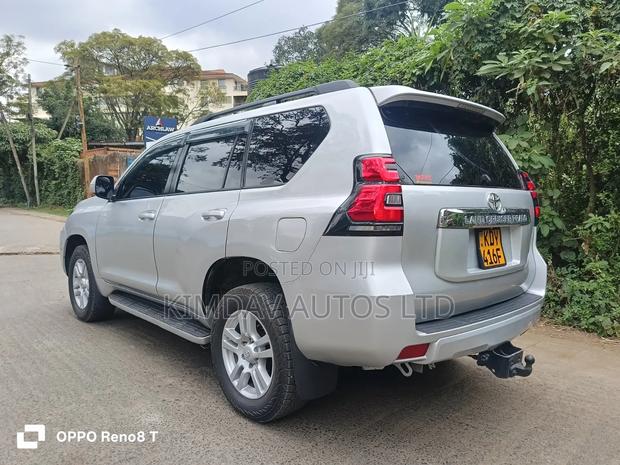 Toyota Land Cruiser Prado 2010 Silver