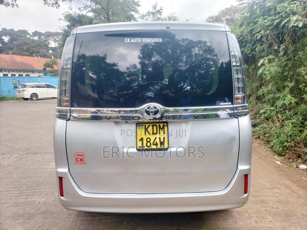Toyota Noah 2016 Silver